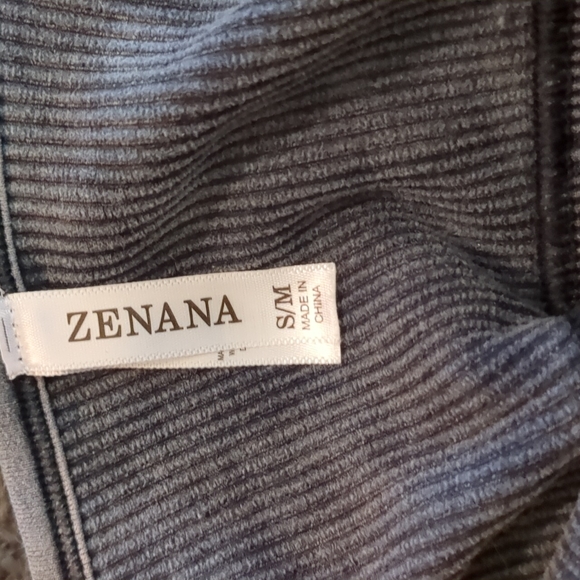 Zenana S/M sports bra in black, sized S/M - Picture 6 of 7